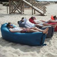 Blau-graues aufblasbares Sofa für Camping und Outdoor - bequem & praktisch